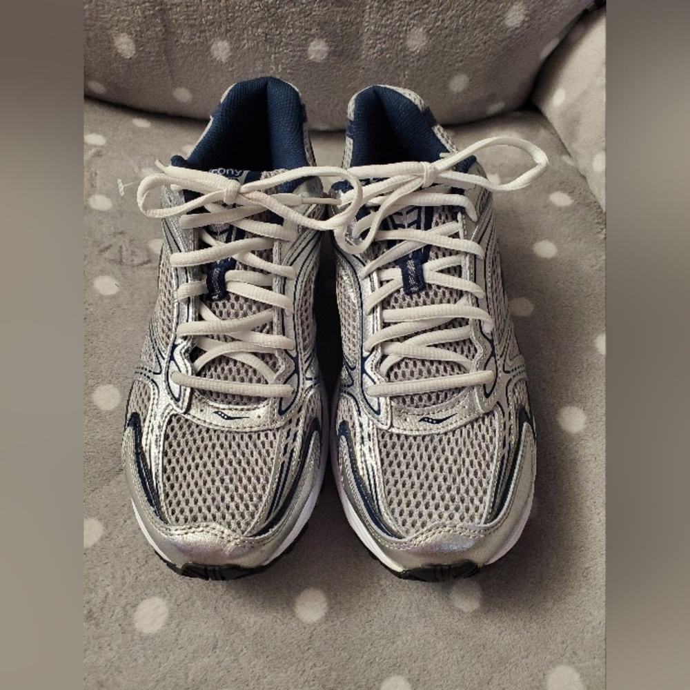 Men's size 9.5 Saucony Runners